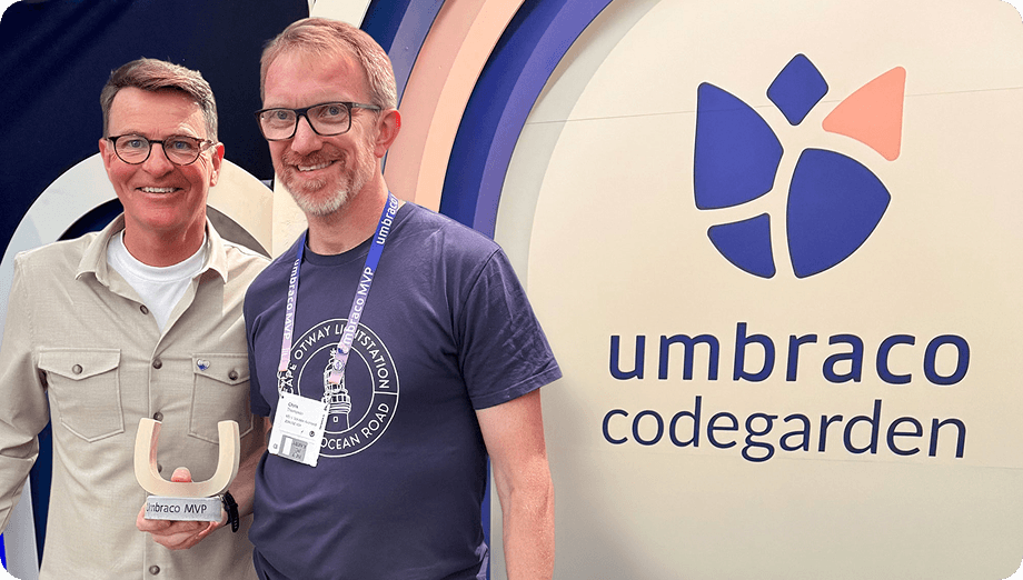 Chris Thompson accepting his Umbraco MVP award from Umbraco CEO Mats Persson at Codegarden 2026